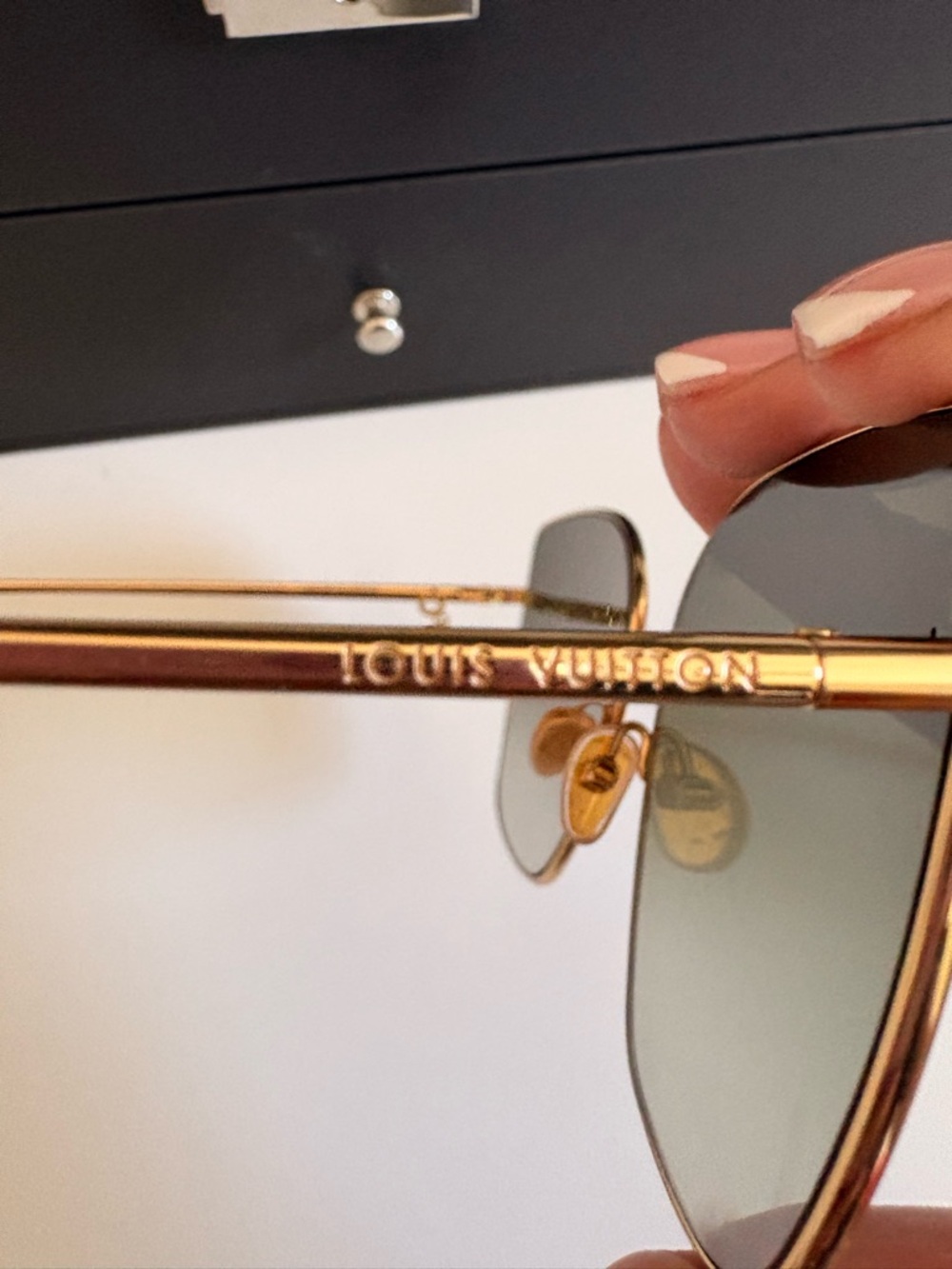 Louis Vuitton Gold Frame Gradient Black-Brown Lens Sunglasses - Picture 9 of 10